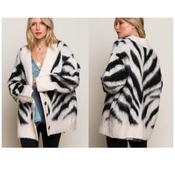 𝅺POL Black and white Zebra Knit Mohair Cardigan - Picture 5 of 10